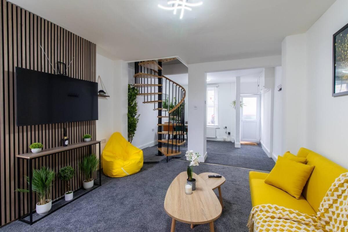 Open Mind Property - Luxury House & Free Parking 포츠머스 외부 사진